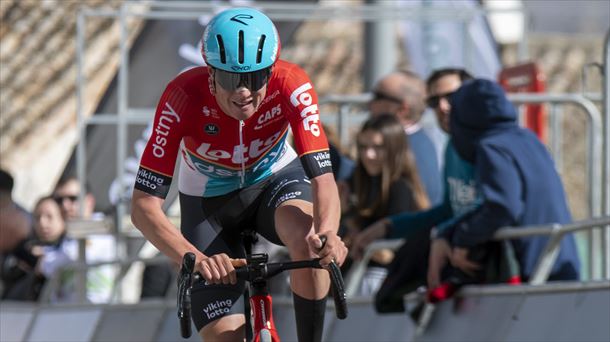 Maxim Van Gils, de Lotto Dstny, ganador de única prueba de la Vuelta de Andalucía. FOTO: EFE