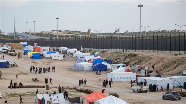 Refugiados palestinos en la frontera sur de la Franja de Gaza. Foto: EFE