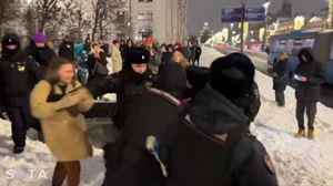 Varios detenidos al intentar rendir memoria a Alexéi Navalni en el Muro del Dolor en Moscú