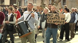 Sopuertan kalera atera dira herritarrak, adingabeentzako zentro bat irekitzearen