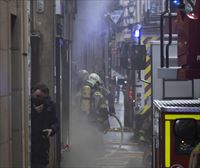 Dos hospitalizados y seis familias desalojadas por el incendio de un bar en San Sebastián