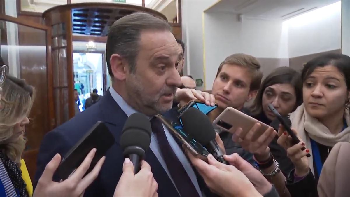 Jose Luis Abalos ministro ohia eta diputatua, Diputatuen Kongresuko pasilloetan