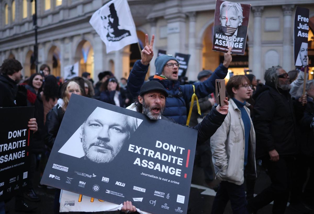 Protesta contra la extradición de Assange, en Londres.