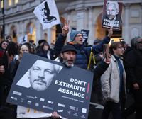 Assange AEBra estraditatzea baimentzeko erabakia hausnartzen hasi dira Erresuma Batuko epaileak