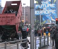 Dozenaka traktorek protesta egin dute Bruselan, Europako nekazaritza ministroak biltzen diren egunean
