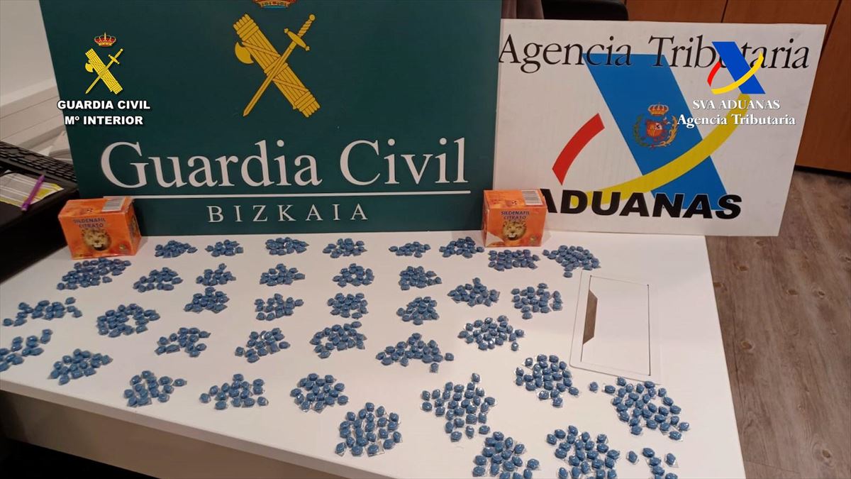 Konfiskatutako pilula batzuen irudia. Argazkia: Guardia Zibila.