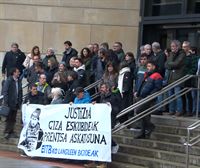 Concentración de los trabajadores de EITB para denunciar la situación del periodista vasco Pablo González