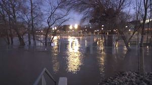 Ebro ibaiaren emari altuak uholdeak sortu ditu Erriberan