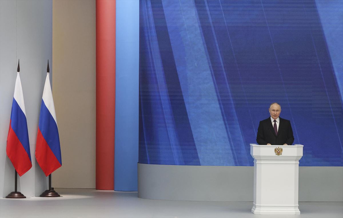Vladimir Putin Errusiako presidentea, nazioari buruzko hitzaldia emateko unean