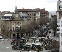 Los tractores regresan al centro de Pamplona y ocupan parte de Merindades y Baja Navarra