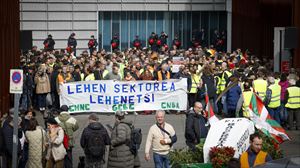 Tapia nekazarien sindikatuekin bildu da EAEko erakundeen dekalogora egindako ekarpenak aztertzeko