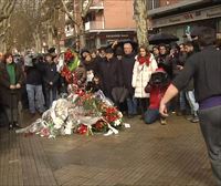Los partidos políticos participan en la ofrenda floral en recuerdo a las víctimas del 3 de marzo