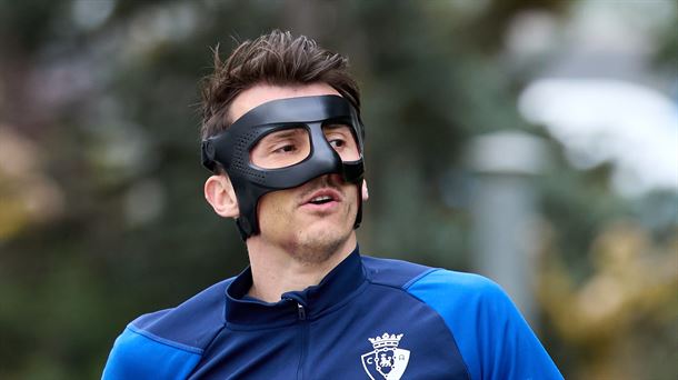 Budimir está listo para jugar contra el Alavés aunque sea con máscara (vía @CAOsasuna)