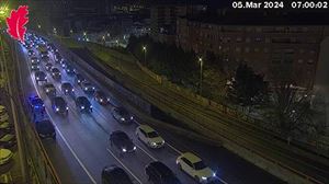 4 kilómetros de retenciones en la A-8, en Bilbao y en sentido San Sebastián, por un accidente