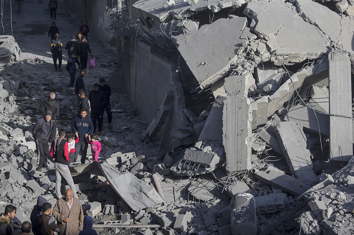Eraikinak erorita Gazan