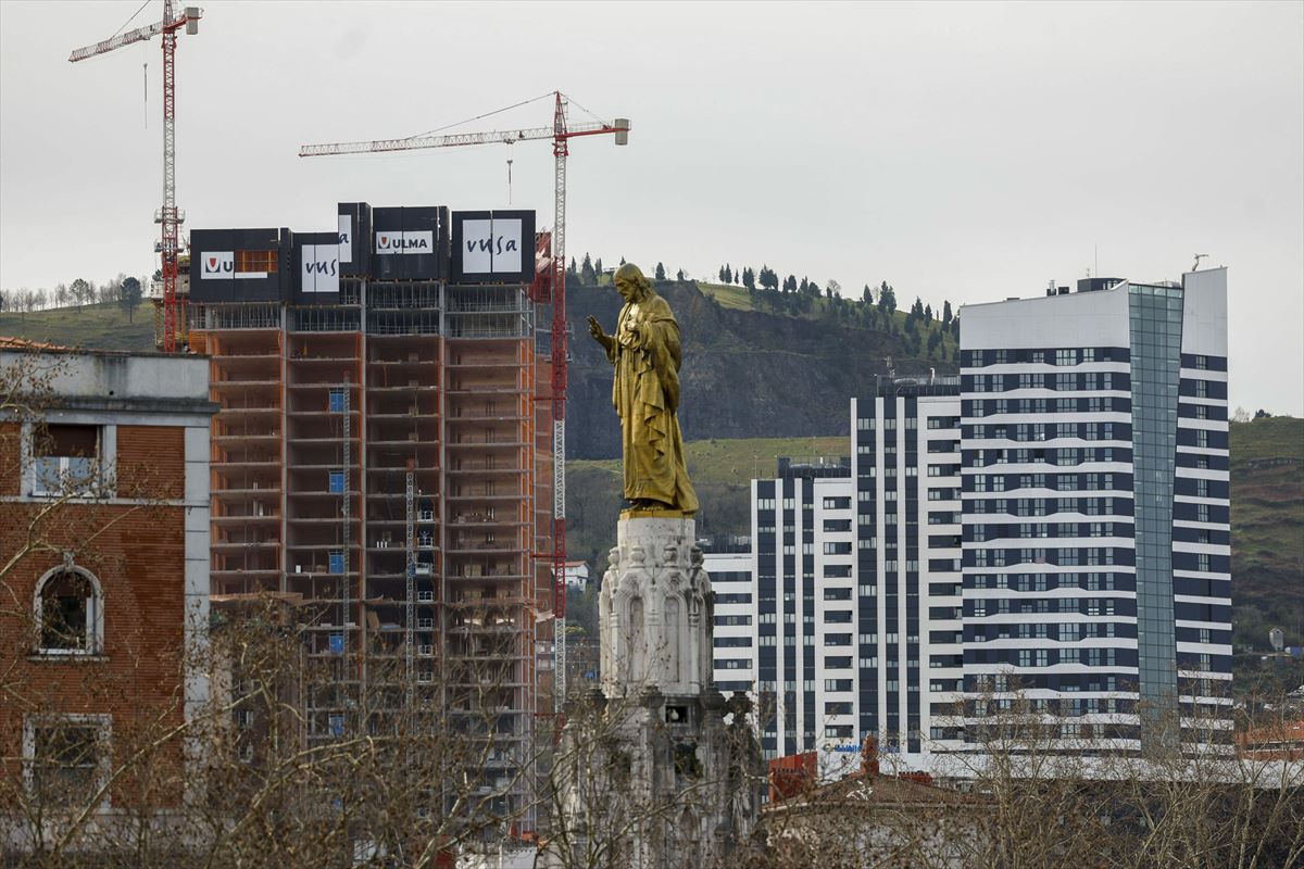 Construcción de bloques de viviendas en Bilbao. Foto: EFE