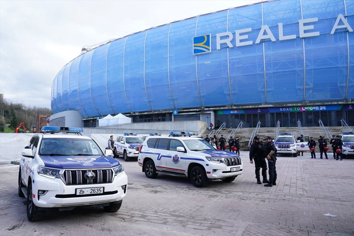 Un dispositivo de la Ertzaintza anterior en el Reale Arena. 