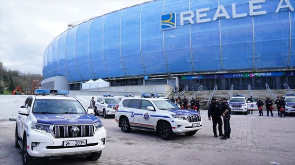 Un dispositivo de la Ertzaintza anterior en el Reale Arena. 