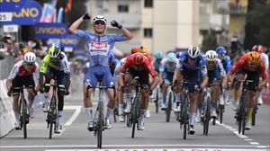 Jasper Philipsen esprintean gailendu da Tirrenoko bigarren etapan