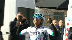 Santiago Buitragok irabazi du Mont Brouillyn, Paris-Nizan, eta Luke Plappek lortu du maillot horia