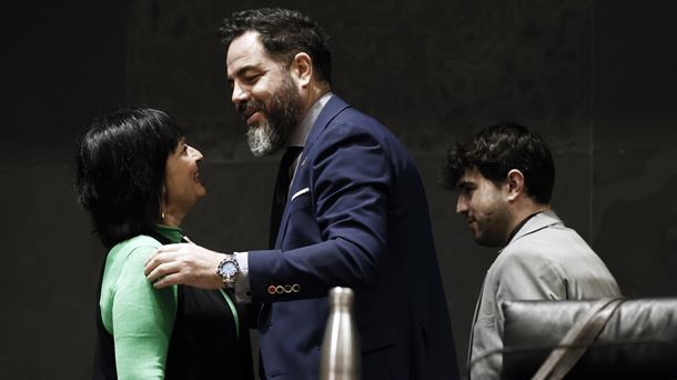 El portavoz del PSN, Ramón Alzorriz, y su homóloga de EH Bildu, Laura Aznal. Foto: EFE