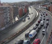 La A-8 en Bilbao recupera la normalidad tras registrarse retenciones de hasta 4 kilómetros