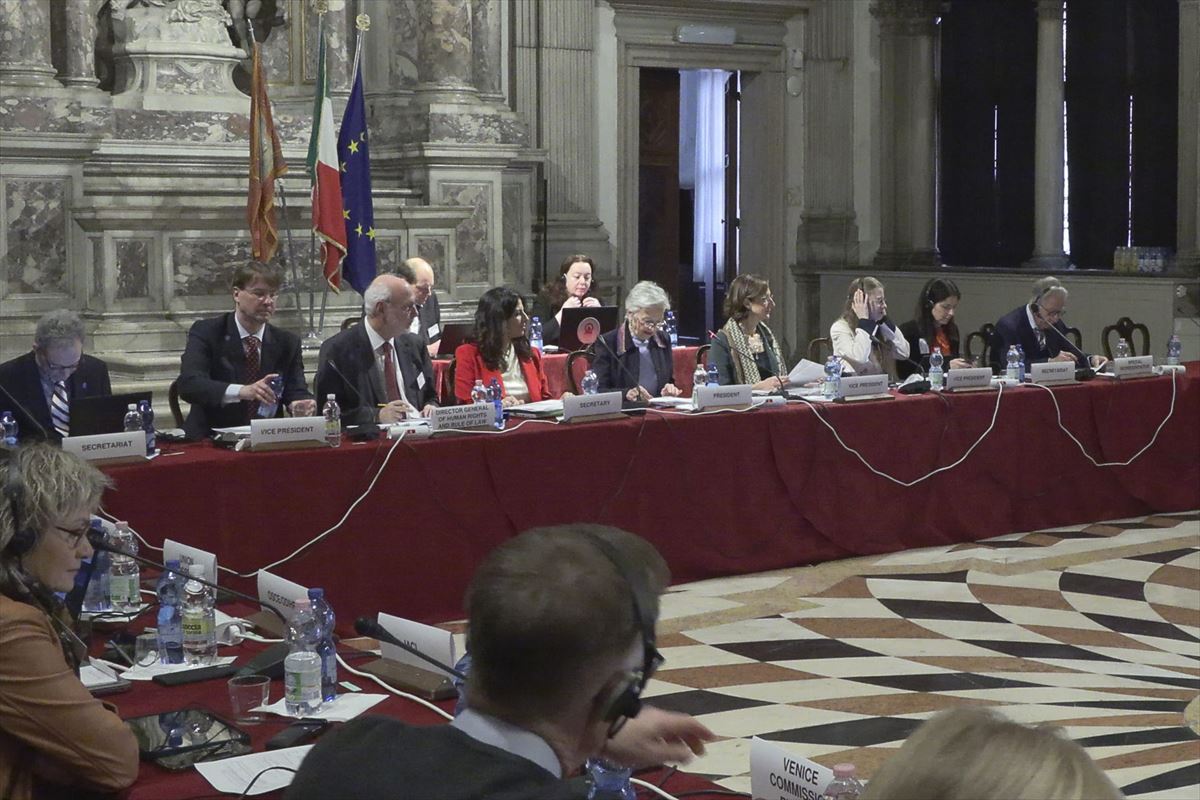 La Comisión de Venecia, durante la reunión. 