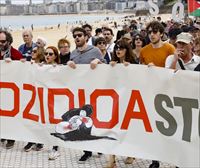 Multitudinaria manifestación en San Sebastián de apoyo al pueblo palestino bajo el lema ''Genozidioa stop''