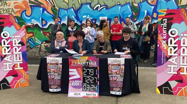 Rueda de prensa de la organización de Korrika en Baiona