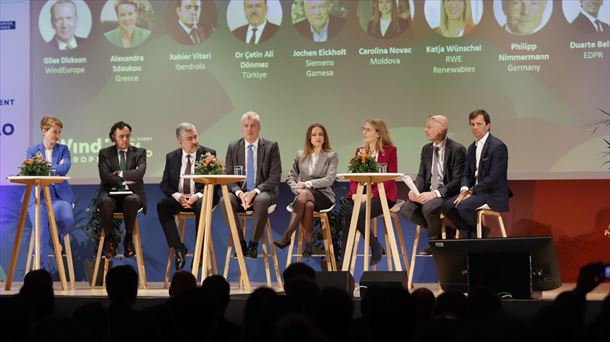 Representantes de la industria eólica, en la feria WindEurope, en el BEC.