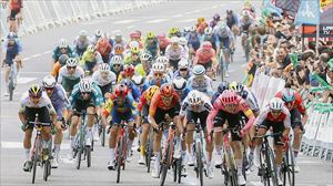 Van den Bergek irabazi du Lleidako esprintean, eta Pogacarrek lider jarraitzen du Kataluniako Itzulian