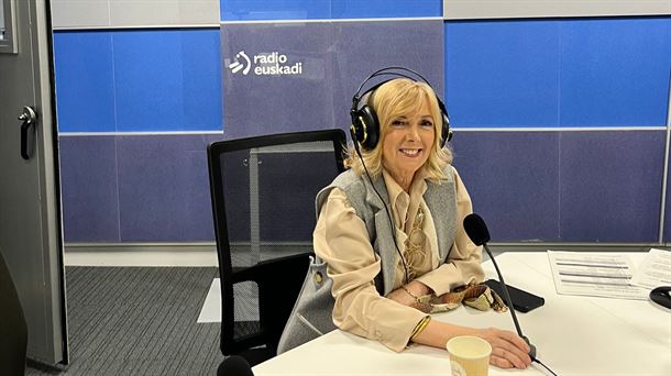 La influencer Leonor Olabarria en estudios de Radio Euskadi. EITB MEDIA