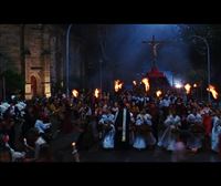 Semana Santa versión fallera y con pañuelos rojos de San Fermín. Así ve Hollywood las procesiones de Sevilla