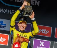Matteo Jorgenson gana la A través de Flandes, en la que Van Aert y Pedersen han sufrido una caída