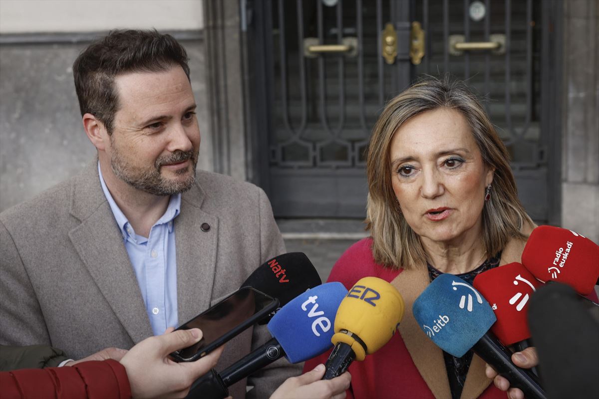La portavoz de UPN en Pamplona, Cristina Ibarrola, y el alcalde de Tudela, Alejandro Toquero. EFE