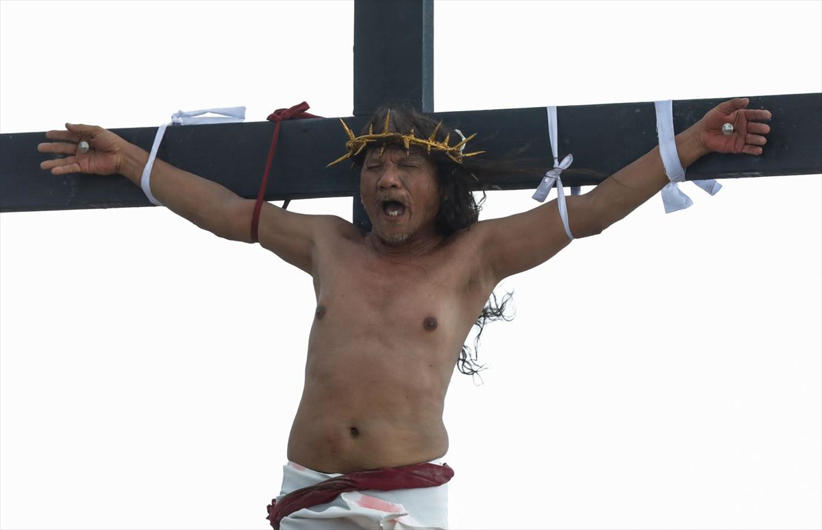 Rubén Enaje ha sido crucificado por 35ª vez. Foto: EFE.