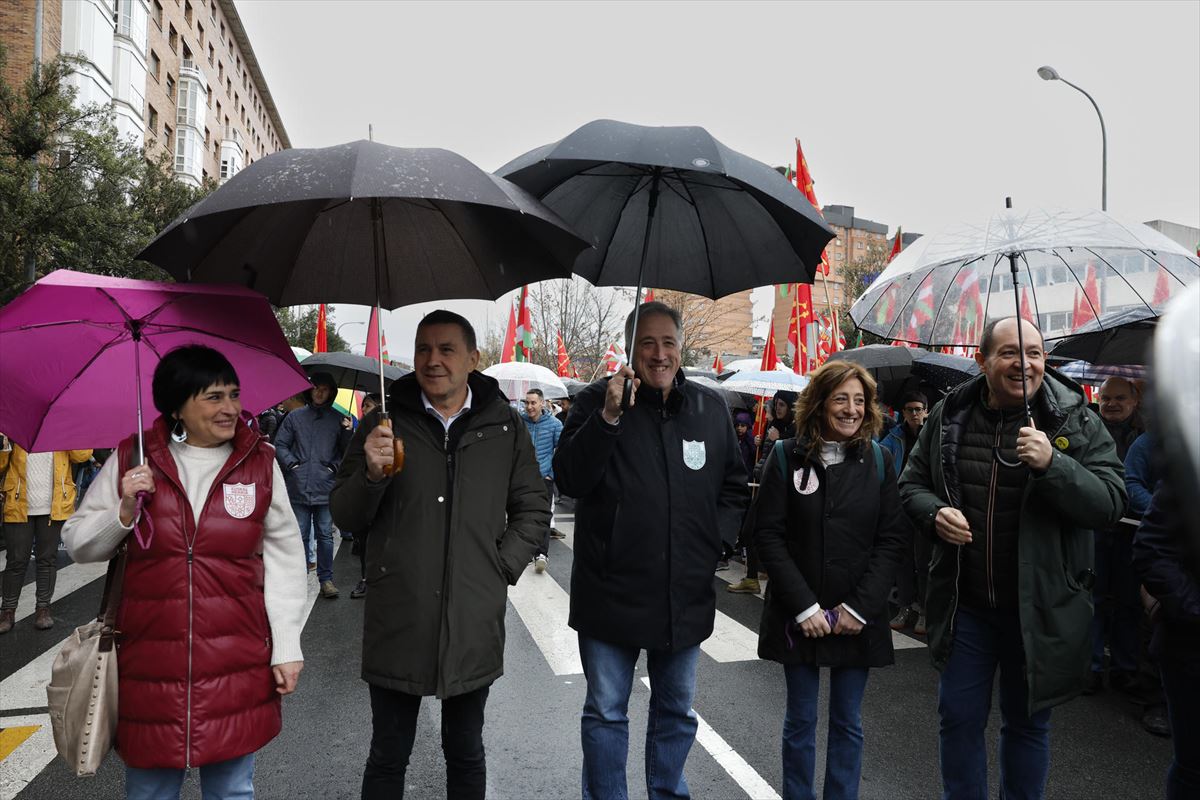 Representantes de EH Bildu en la manifestación de Iruñea. EFE. 