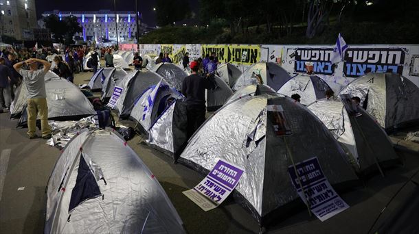 Acampada antigubernamental frente al Parlameto israelí. Foto: EFE