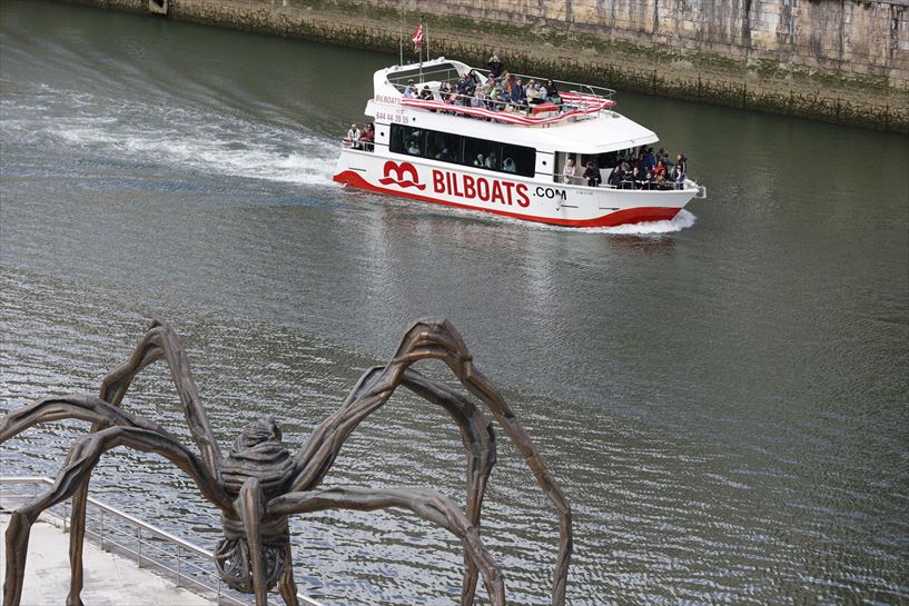 Banderas del Athletic Club en Bilbao. Foto: EFE