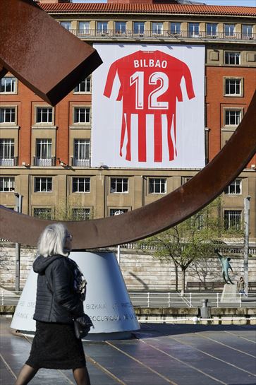 Banderas del Athletic Club en Bilbao. Foto: EFE