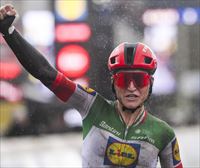 Elisa Longo, primera líder del Giro de Italia 2024 tras ganar la contrarreloj inaugural