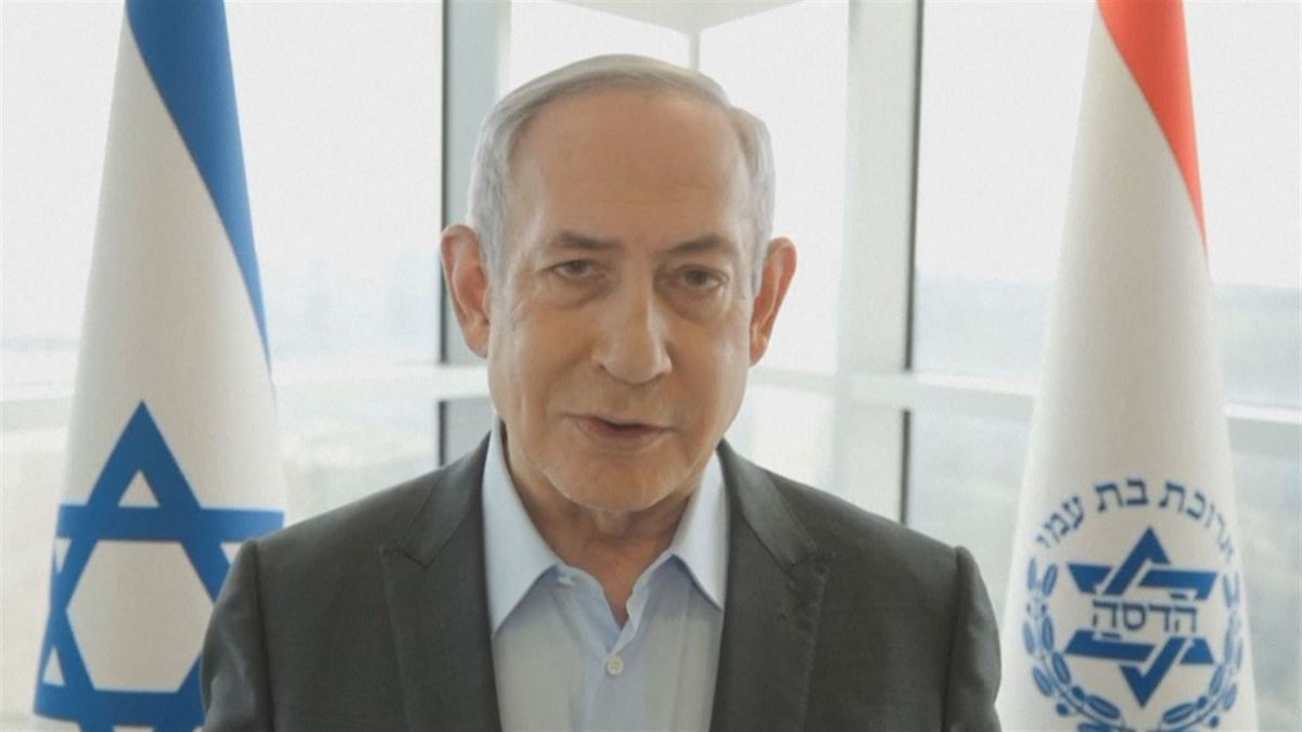 Benjamin Netanyahu Israelgo lehen ministroa, bideoan grabatutako mezuan. Irudia: AFP