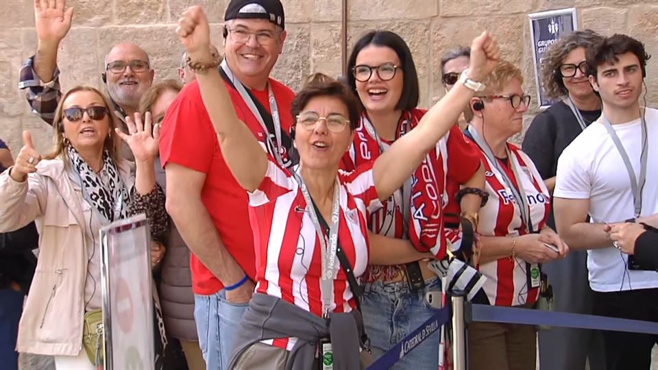 Afición rojiblanca camino a Sevilla. EITB Media