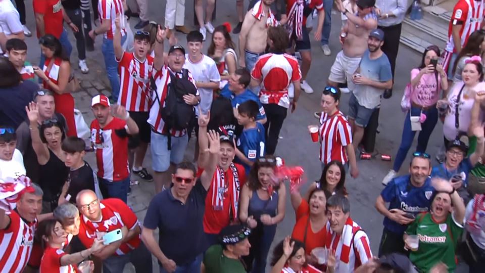 Afición rojiblanca en Sevilla. EITB Media