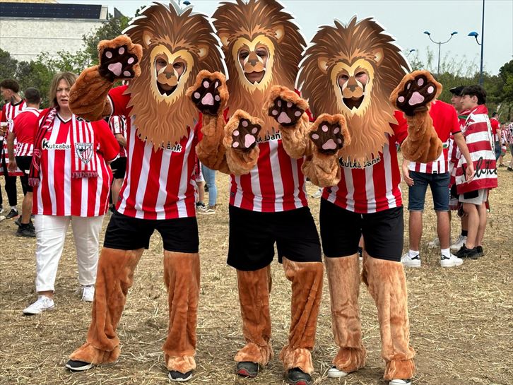 Afición rojiblanca en Sevilla. EITB