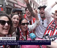Sevillanas en Bilbao: ''Nos hemos venido para dejar allí hueco para celebrar; ¡A ver si ganáis hoy!''