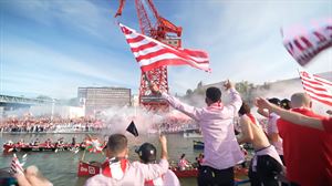 ¡La gabarra ya está en Bilbao!