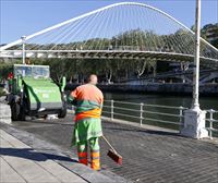El servicio de limpieza de Bilbao retira 34 toneladas de residuos de las calles tras el paso de la Gabarra
