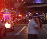 Gizon batek bost pertsona hil ditu labankadaz Sydneyko merkataritza gune batean