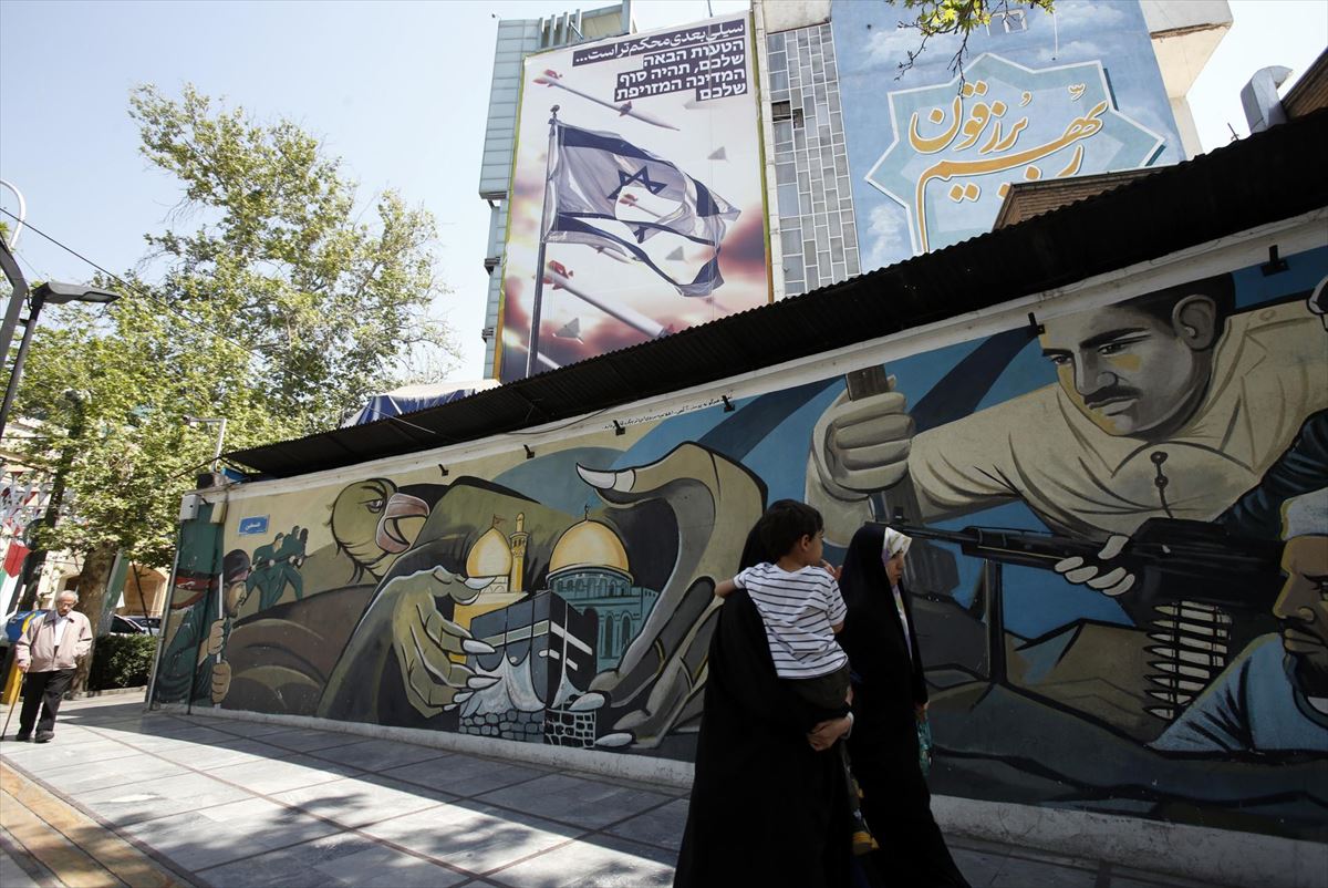 Mural contra Israel en Irán. Foto: EFE